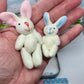 🐰 Mini Peluche de Conejito en Lata – Regalo Divertido y Encantador para Pascua 🎁✨