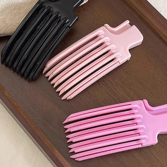 Pinzas para dar volumen al cabello femenino y conseguir un flequillo esponjoso